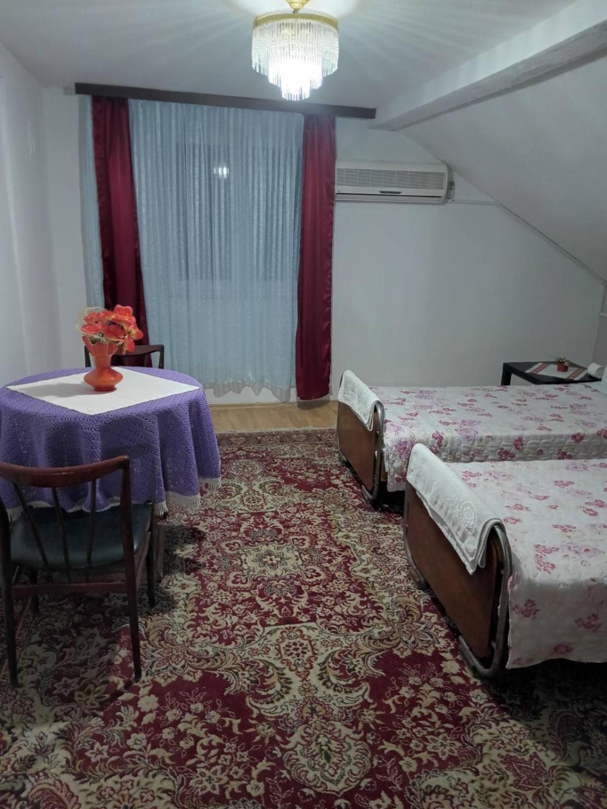 Guesthouse Sobi-Rooms Gradsko Kültér fotó