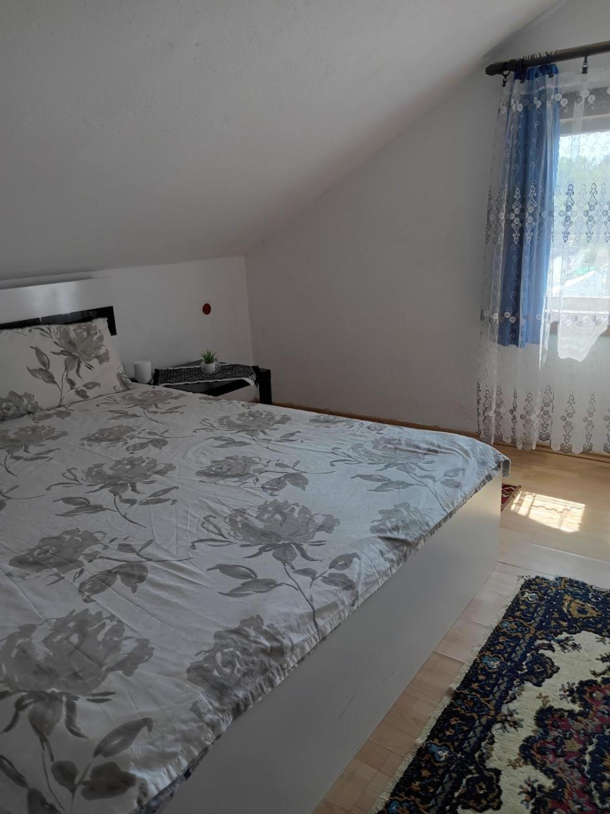 Guesthouse Sobi-Rooms Gradsko Kültér fotó