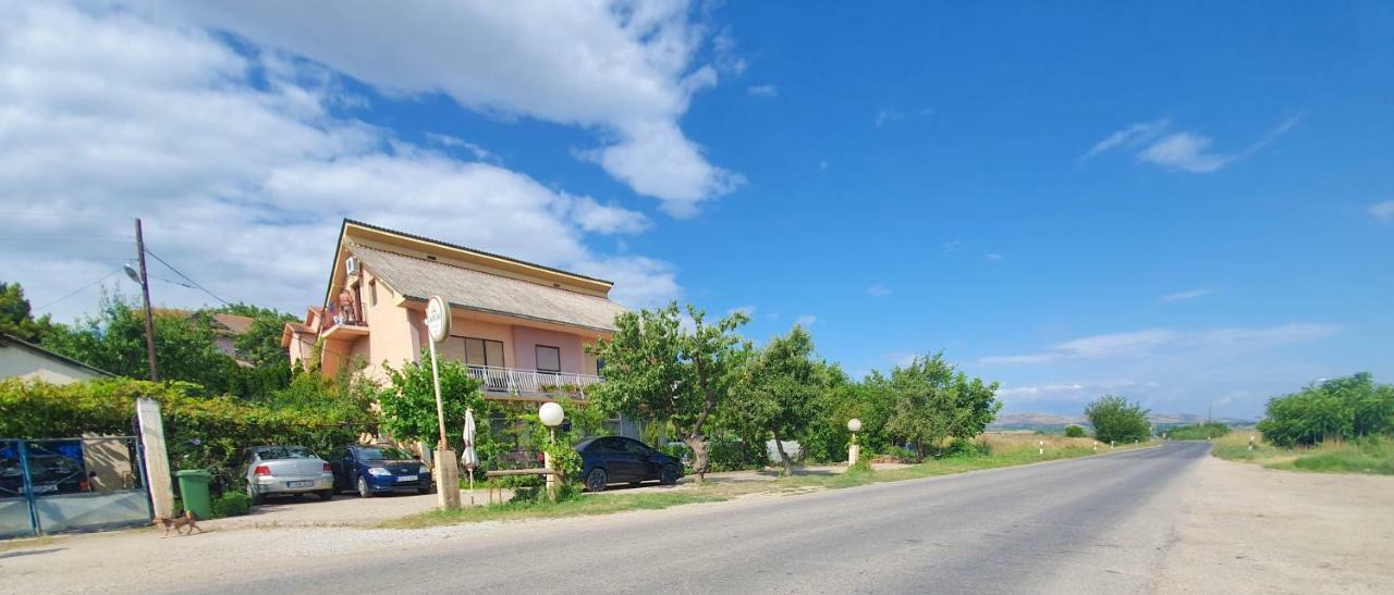 Guesthouse Sobi-Rooms Gradsko Kültér fotó